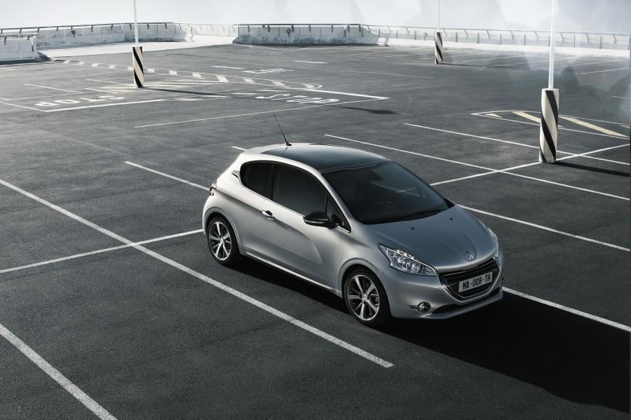  Peugeot 208 Ice Velvet 2012 года  (фото 10 из 33)